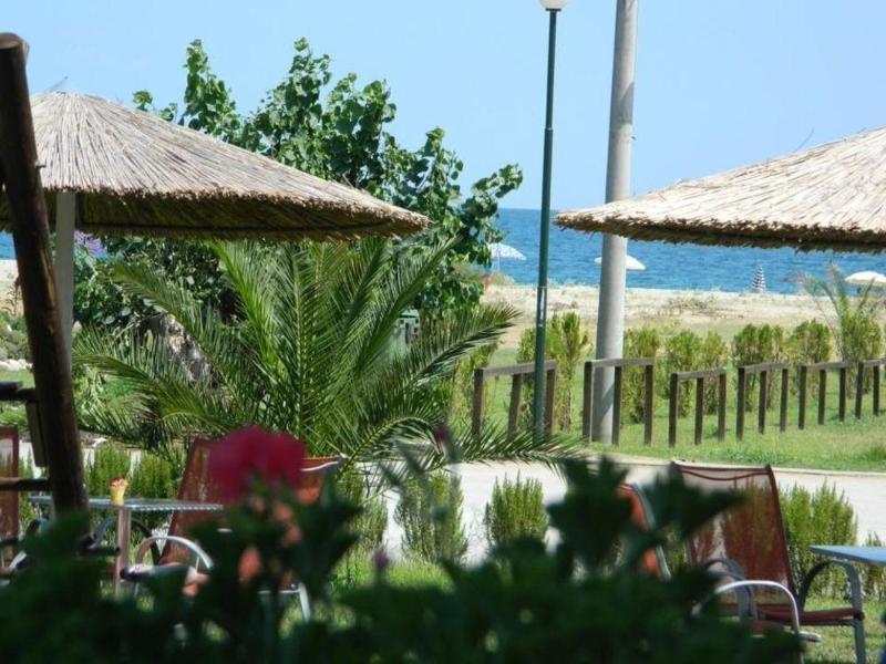 Pension Delfini Asprovalta Exterior photo